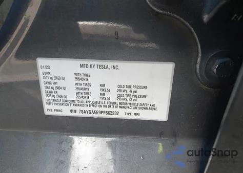 2023 Tesla Model Y Awd/Long Range Dual Motor All-Wheel Drive z USA, uszkodzony, nr VIN 7SAYGAEE9PF662232